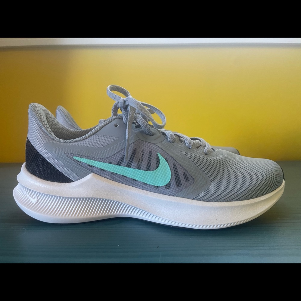 NEW Women’s 7.5 Nike Downshifter Running Sneakers